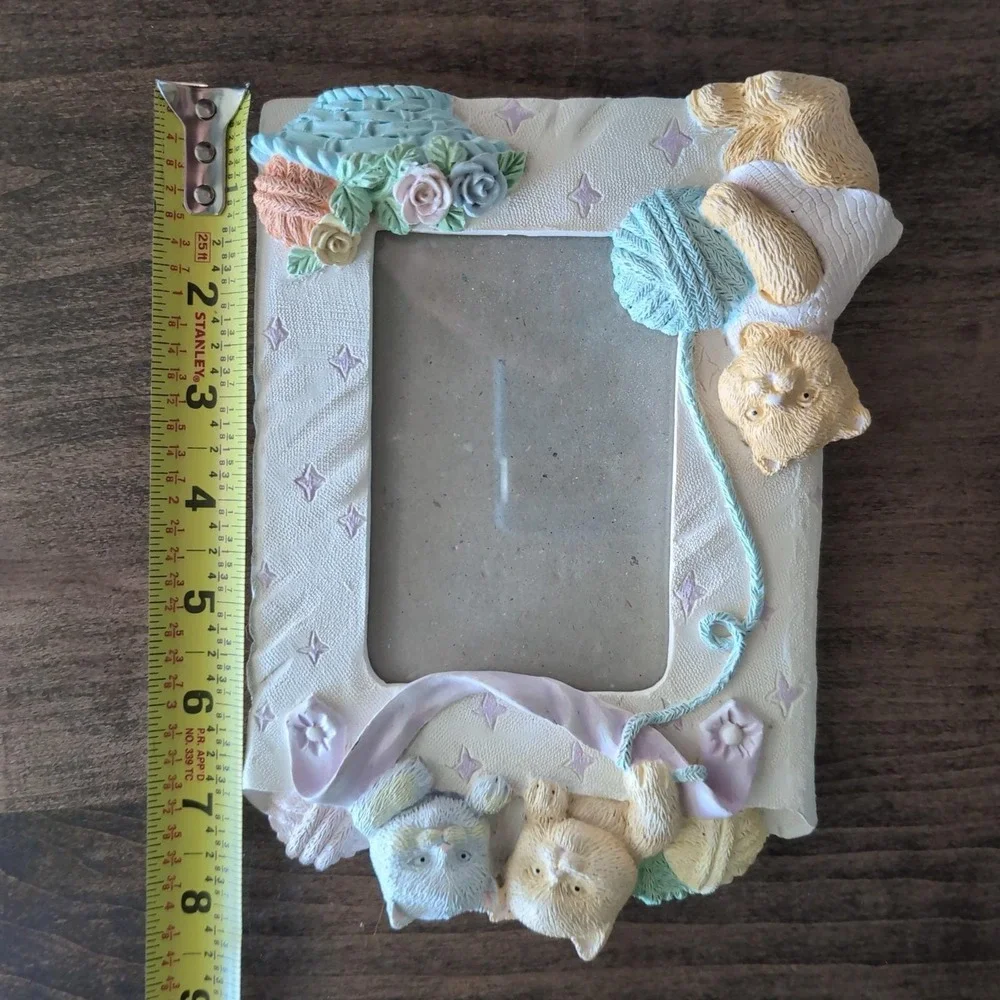 Kitten Yarn Picture Frame Cream 3D Sculpted Resin Pastel Kitty Crochet Knit Cat